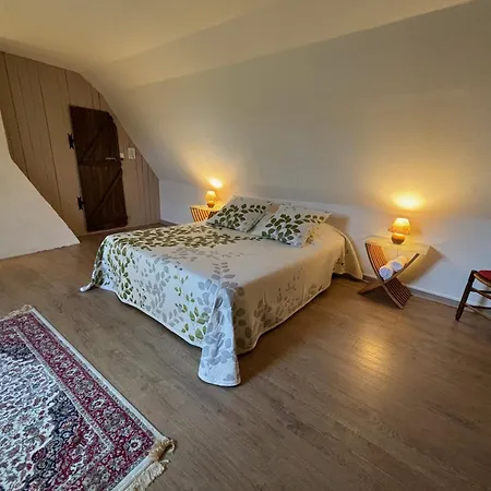 4 Avec Cheminee 別荘